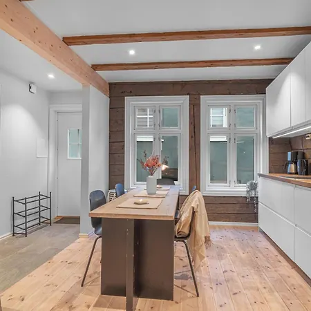 Four-story House! Newly Renovated! *