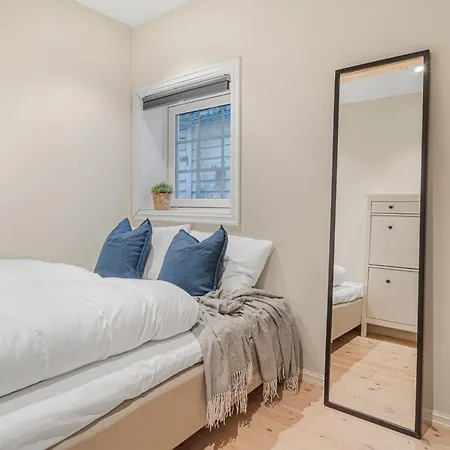 Four-story House! Newly Renovated! Apartment *