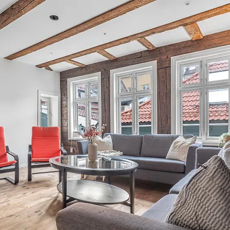 Apartment Four-story House! Newly Renovated! Bergen