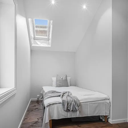 Four-story House! Newly Renovated! Apartment Bergen