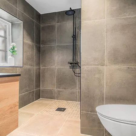 Four-story House! Newly Renovated! Bergen