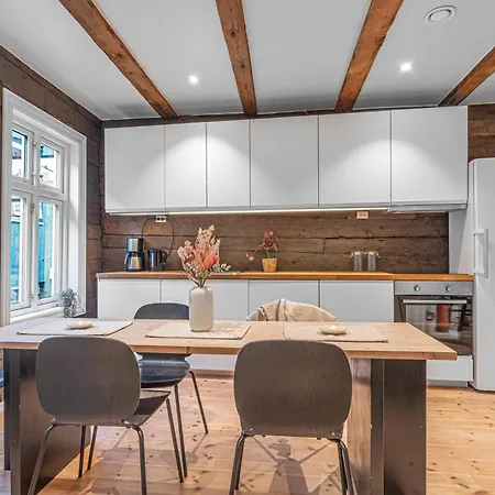 Four-story House! Newly Renovated! Bergen
