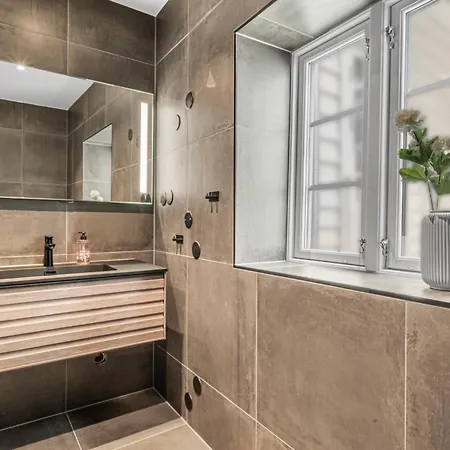 Four-story House! Newly Renovated! Apartament *