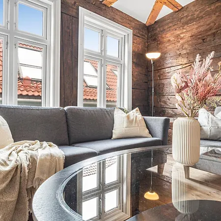 Apartment Four-story House! Newly Renovated!