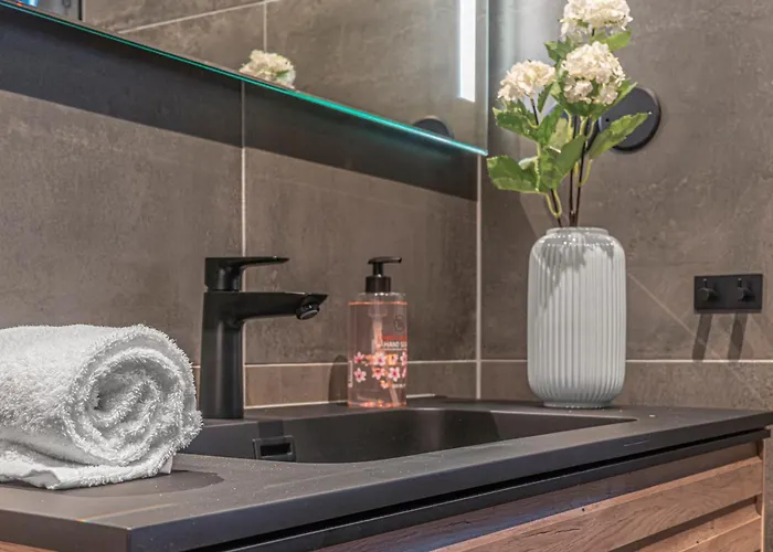 アパート Four-story House! Newly Renovated! *