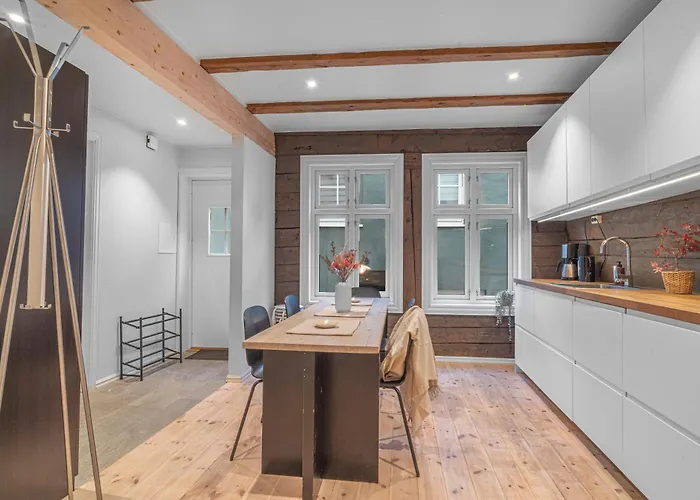 Four-story House! Newly Renovated! *