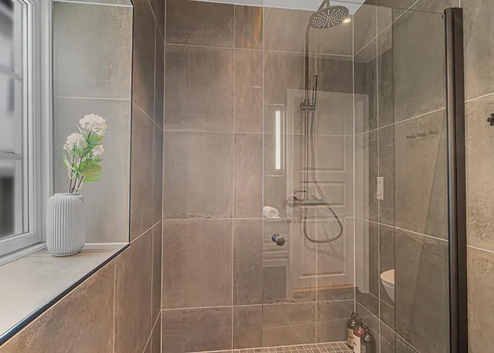 Four-story House! Newly Renovated! *