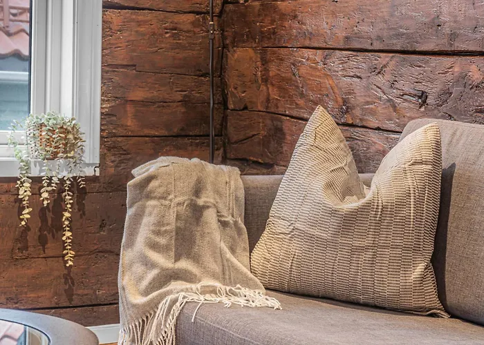 Four-story House! Newly Renovated! * ベルゲン