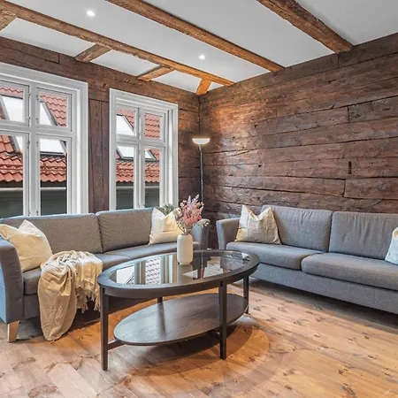 Four-story House! Newly Renovated! شقة