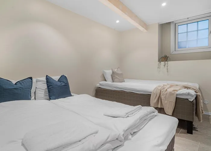 Four-story House! Newly Renovated! شقة