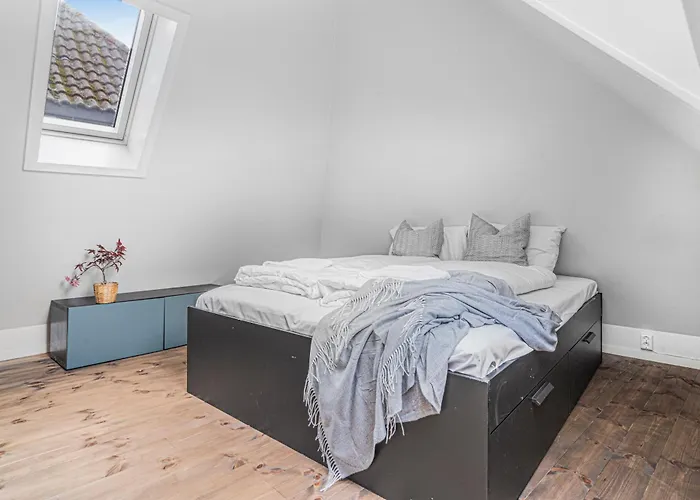 Four-story House! Newly Renovated! شقة