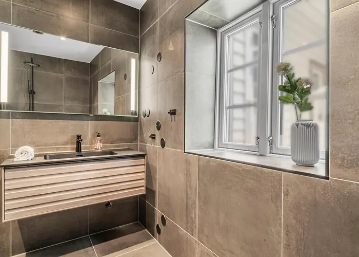 Four-story House! Newly Renovated! شقة *