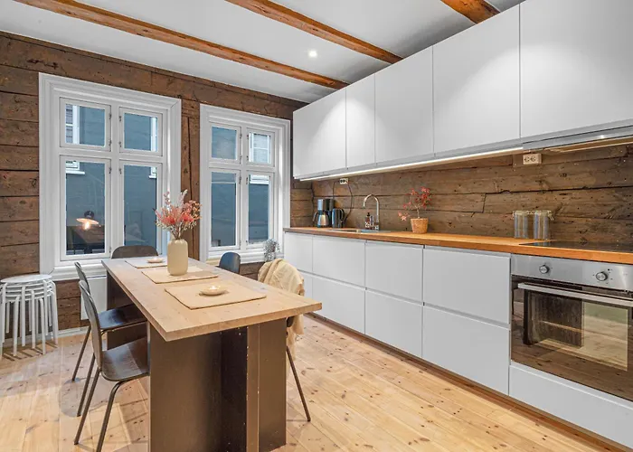 Four-story House! Newly Renovated! شقة