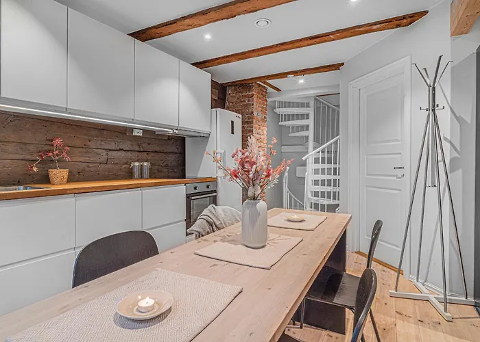 Four-story House! Newly Renovated! شقة *